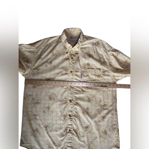 Columbia Shirt Size L Short sleeve Beige Fish Pattern Button Down Cotton - Picture 3 of 11